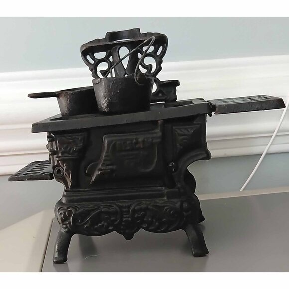 Vintage Crescent miniature Cast Iron Stove - Picture 1 of 10